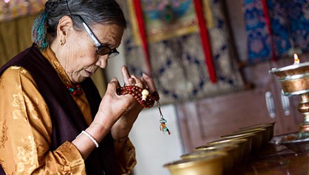 前政治犯阿德阿妈分享在西藏遭遇酷刑的经歷 